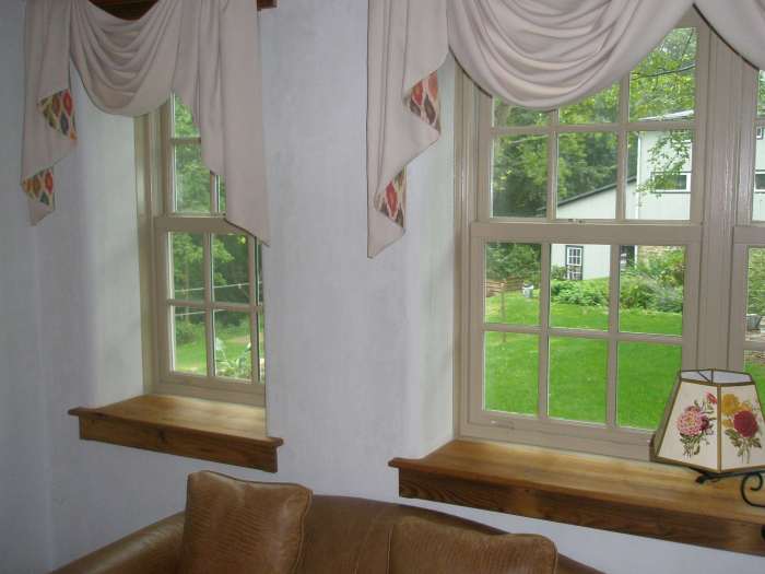 How to decorate deep window sills